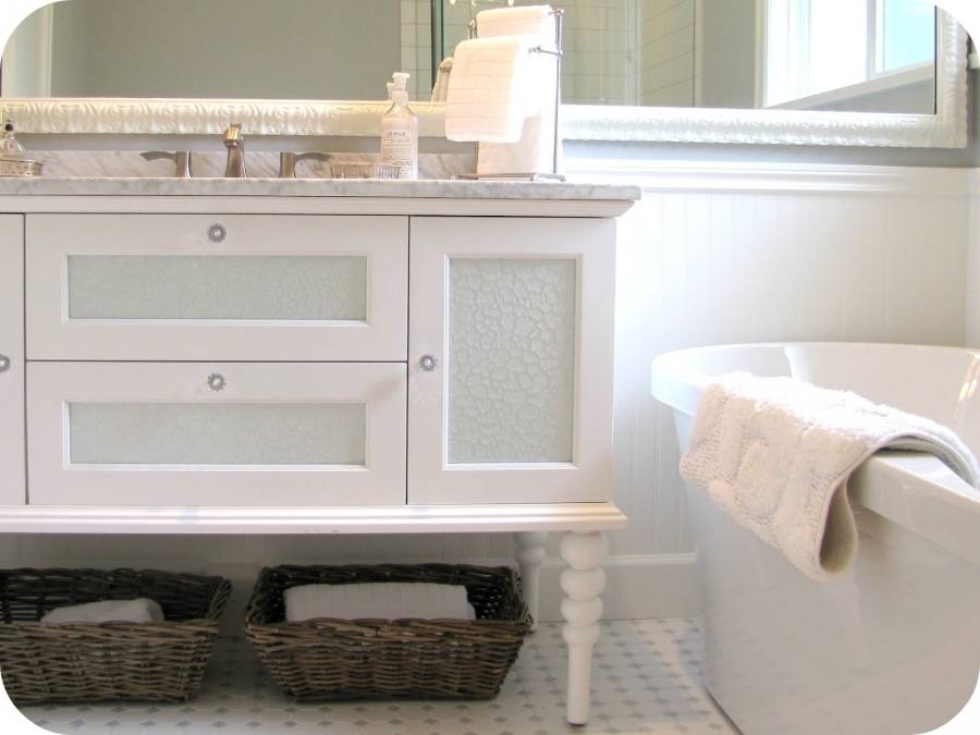 vintage modern bathroom