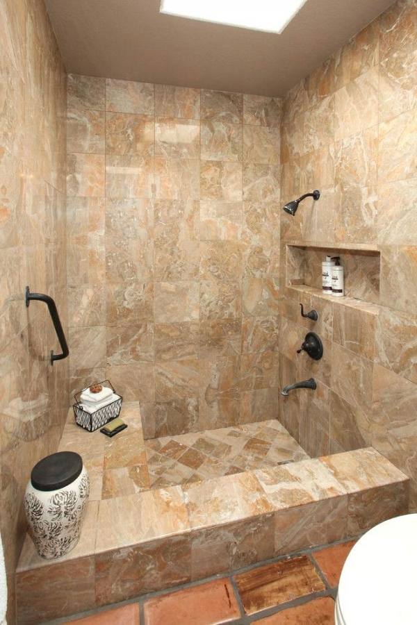 small bathroom bathtub