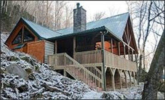 Beaver Lakefront Cabins: Outdoor shower